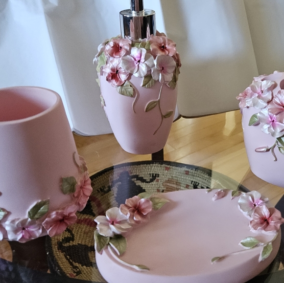 4 piece bathroom accessories.  Soap dish, toothbrush holder, cup,and lotion disp - Picture 2 of 2